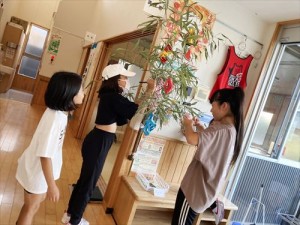 短冊書いてます